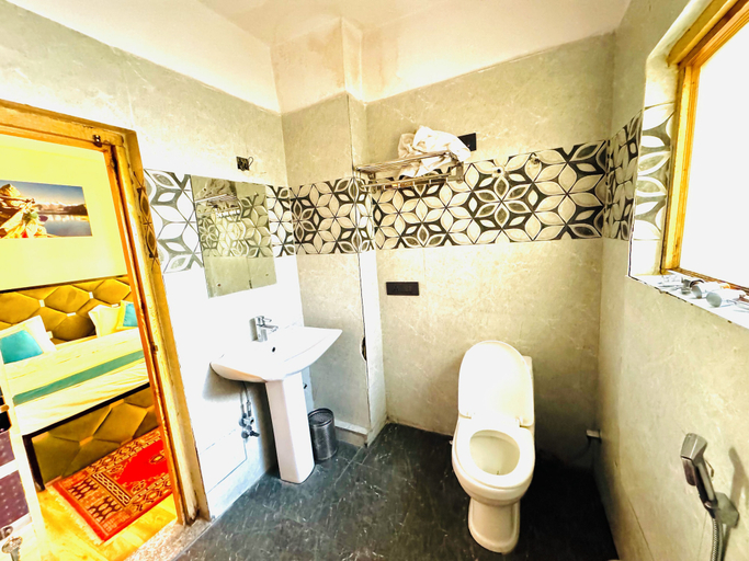 Bathroom 3, Hotel Khayul, Leh