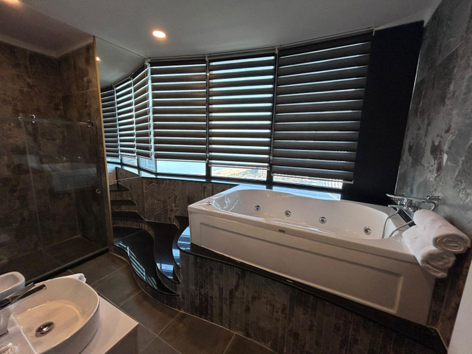 Bathroom 5, Sky tower Hotel, Batumi