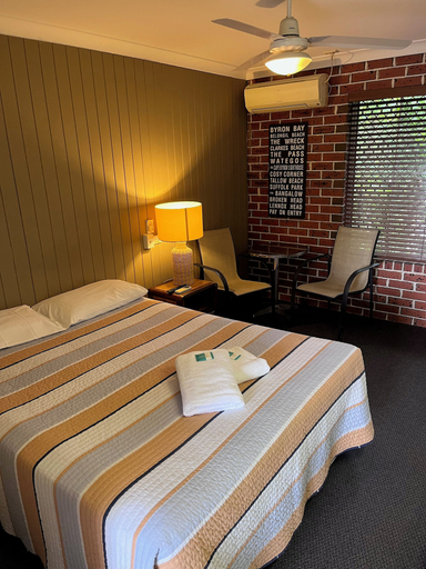 Bedroom 4, The Mullum Motel, Byron