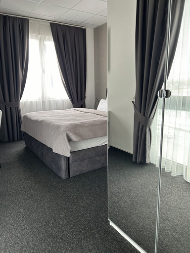 Bedroom 3, Firstclass Event & Hotel, Fürth
