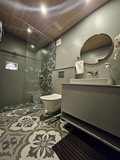 Bathroom 3, Hotel Mongas, Chamba
