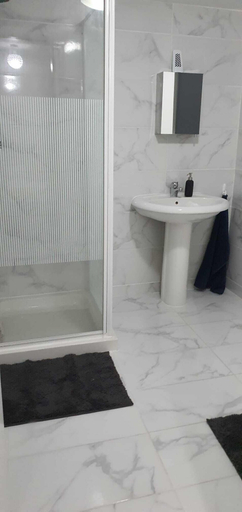 Bathroom 2, Marahome, Hertfordshire