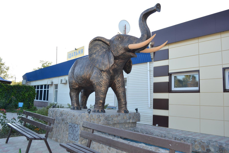 Exterior & Views