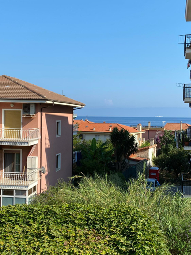 Appartamento vicino al mare con parcheggio, Imperia