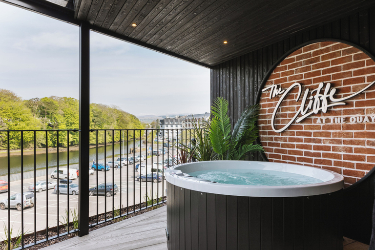 Sport & Beauty 2, The Cliffe at the Quay