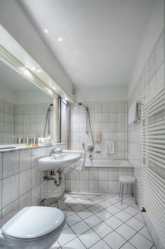 Bathroom 7