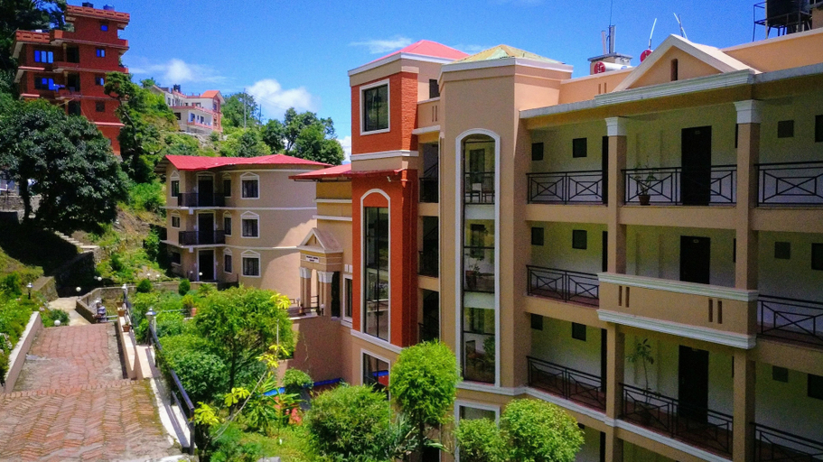 Exterior & Views