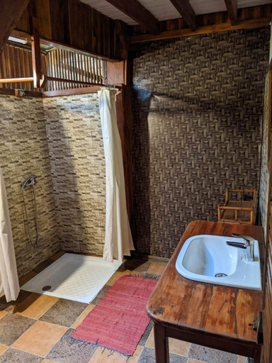 Bathroom, Les Acacias Bungalows Manambato, Atsinanana