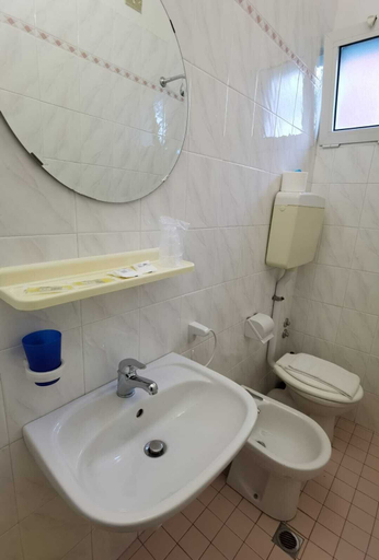 Bathroom 5, Hotel Blue Sky, Rimini