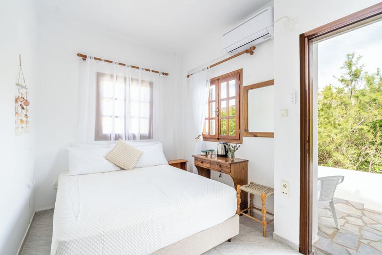 Bedroom 3, Despoina Rooms Potami, Central Greece