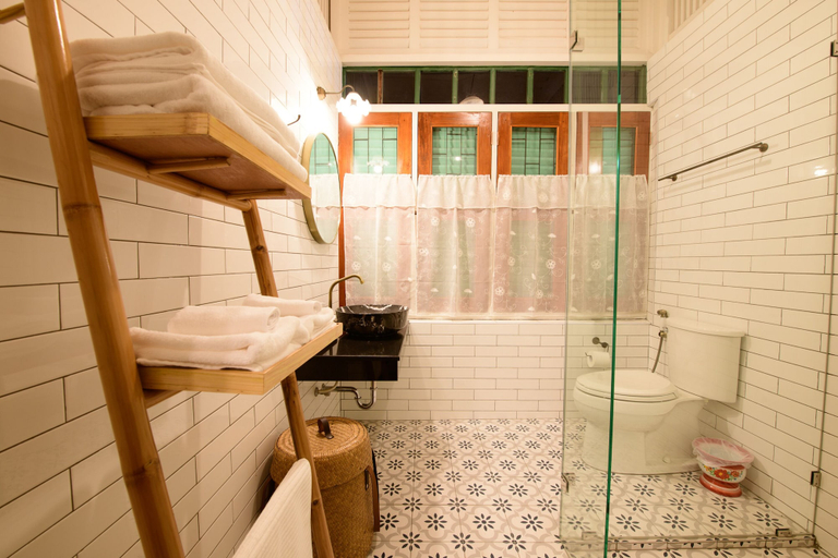 Bathroom 4, Wallaya Heritage Stay, Phra Nakhon