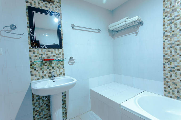 Bathroom 4, Hotel Peace Plaza, Gandaki