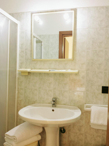 Bathroom 4, Hotel Eden, Milano