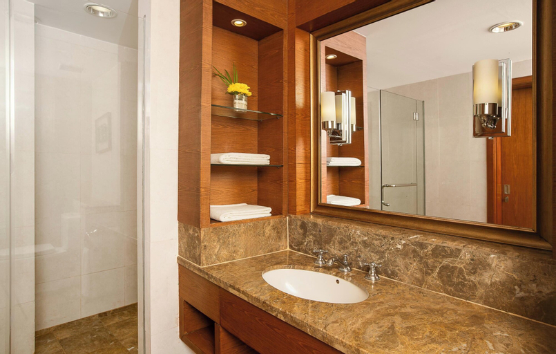 Bathroom 18