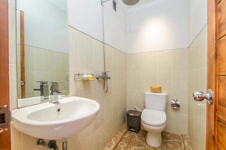 Bathroom 13