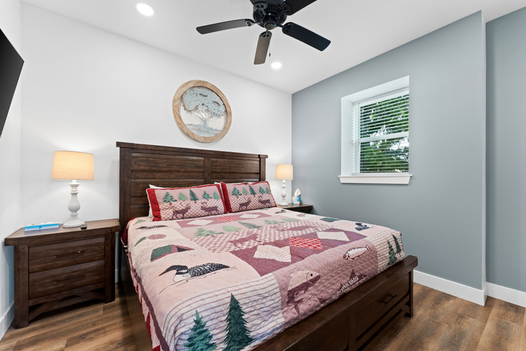 Bedroom 3, Majestic On Tablerock 5 Bedroom Home by RedAwning, Taney