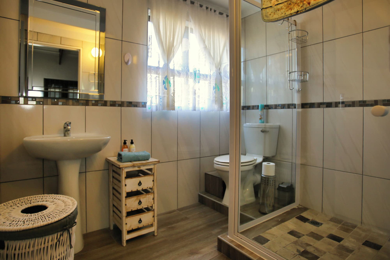 Bathroom 3, TokTokkie Langebaan 6 Sleeper, West Coast