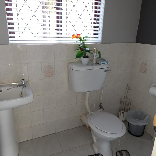 Bathroom 3, Crest Farm Cottage, eThekwini