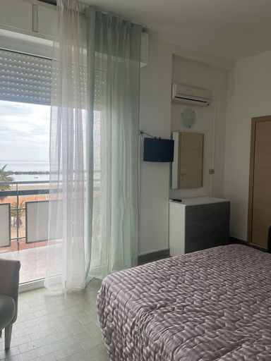 Bedroom 5, LEONE, Rimini