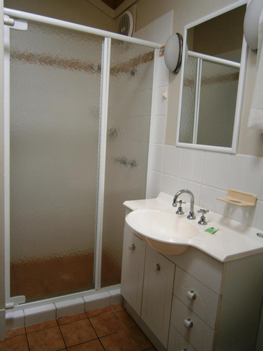 Bedroom 2, Woolgoolga Beach Holiday Park, Coffs Harbour - Pt B