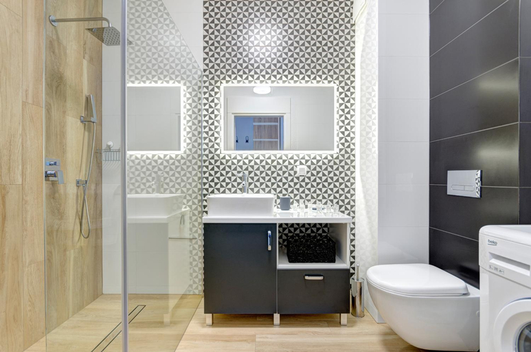 Bathroom 2, Apartments Brabank Old Town & by Noclegi Renters, Gdańsk City