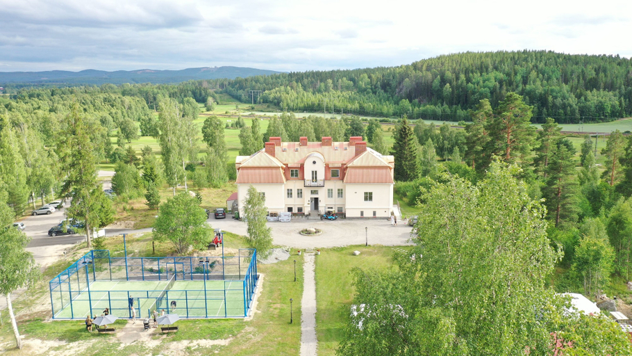 Exterior & Views