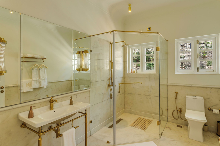 Bathroom 4, Kinwani House Araiya Anthology, Tehri Garhwal