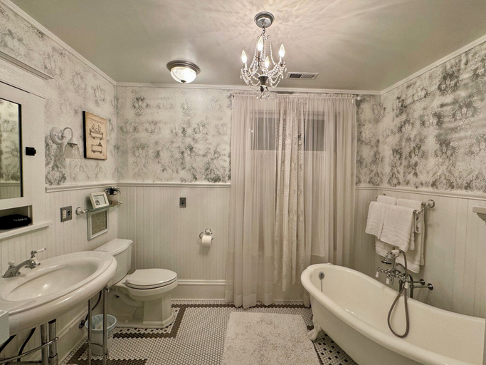 Bathroom 3, Hubble House Inn, Grays Harbor