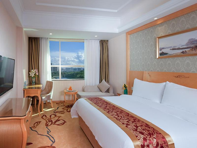 Bedroom 2, Vienna Hotel Shenzhen Guanlan Renmin Changhu Metro Station, Shenzhen