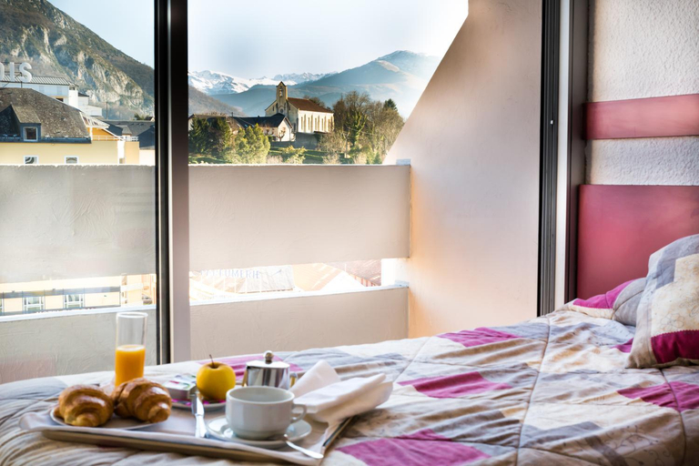 Bedroom, Hotel Lys de Marie, Hautes-Pyrénées