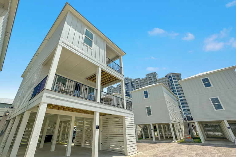 Exterior & Views, Beautiful 4 Bed, 4 Bath Home, Next to Pool & Beach, Baldwin