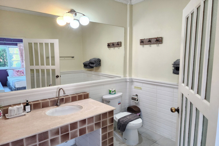 Bathroom 10