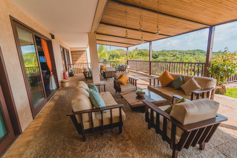 Exterior & Views 24