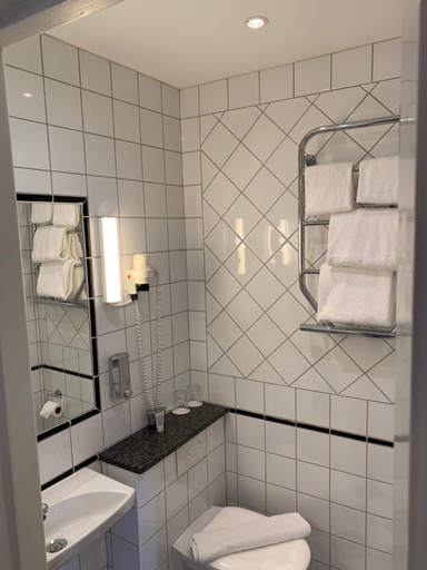 Bathroom 3, Mayfair Hotel Tunneln, Malmö