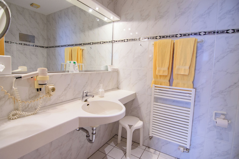 Bathroom 4, Sporthotel Zum Hohen Eimberg, Waldeck-Frankenberg