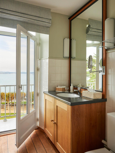 Bathroom, Grand Hotel Des Bains, Finistère