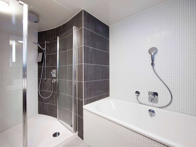 Bathroom 13