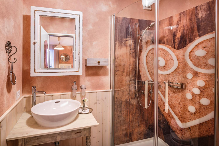 Bathroom 12