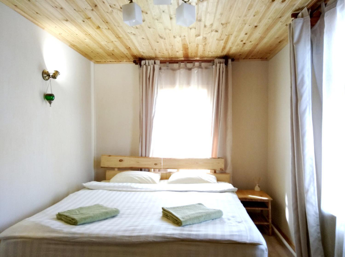 Others 3, Evergreen Guesthouse, Ak-Suu