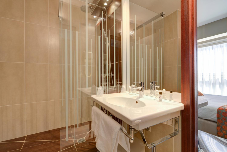 Bathroom 4, Hôtel Le Nautic, Arcachon, Gironde