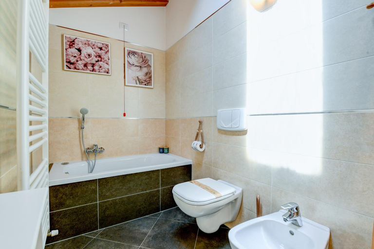 Bedroom 3, Rosa del Lago Apartment, Verona