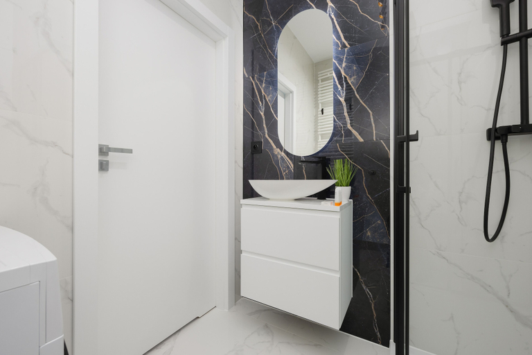 Bathroom 4, Air-conditioned Studio by Renters, Warsaw