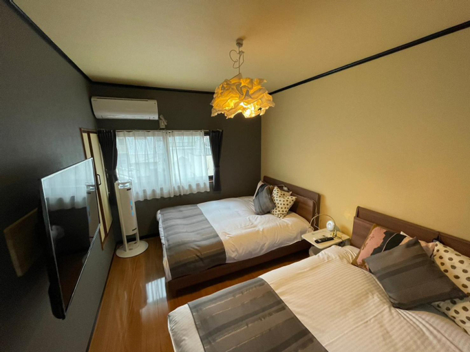 Bedroom 2, Hana Azusa, Yufu