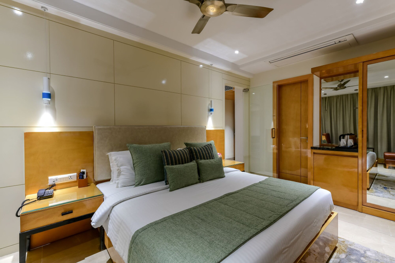 Bedroom 3, Hotel Express 11, Hoshangabad