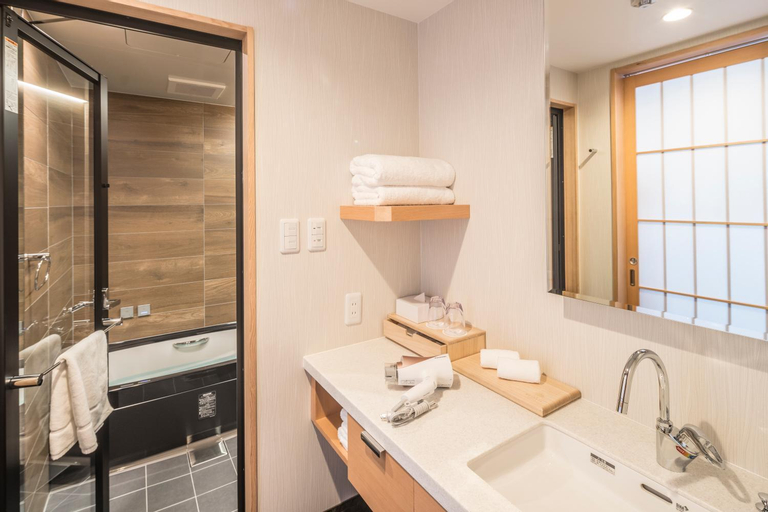 Bathroom 23