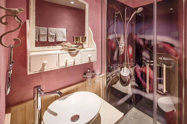 Bathroom 13