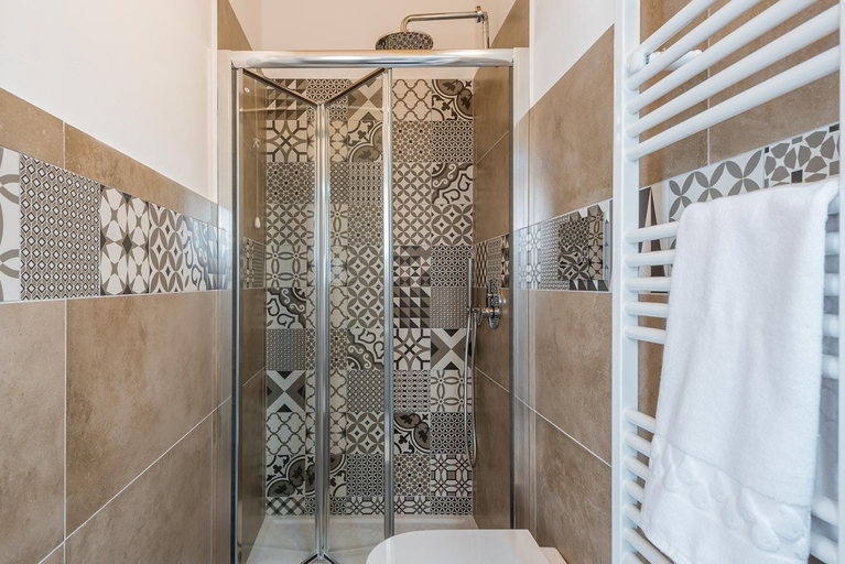 Bathroom 2, Il Baiocco -Ibla Charme Rooms, Ragusa