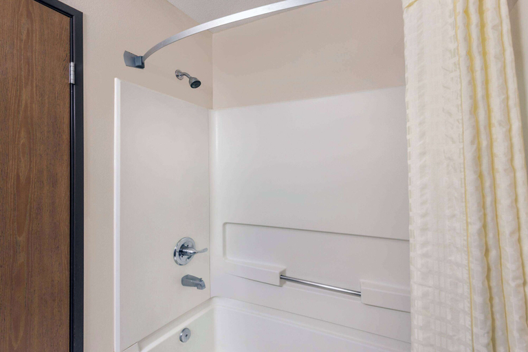 Bathroom 4, Super 8 by Wyndham Roswell, Chaves