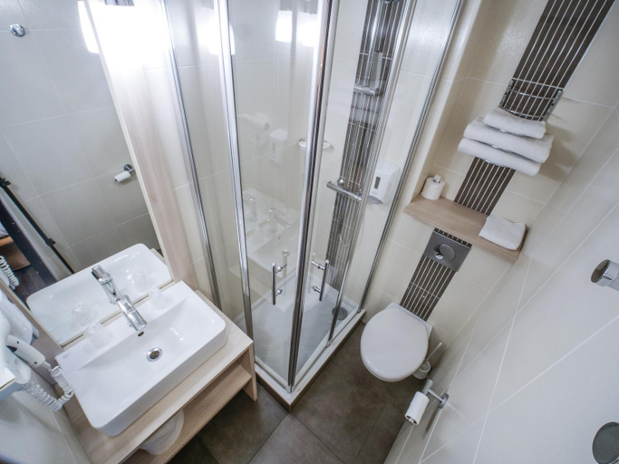 Bathroom 4, Hotel Inn Design & Restaurant Challans, Vendée