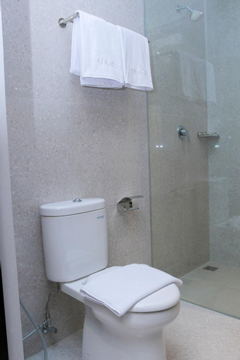 Bathroom 12